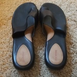 Black big toe slip on sandals